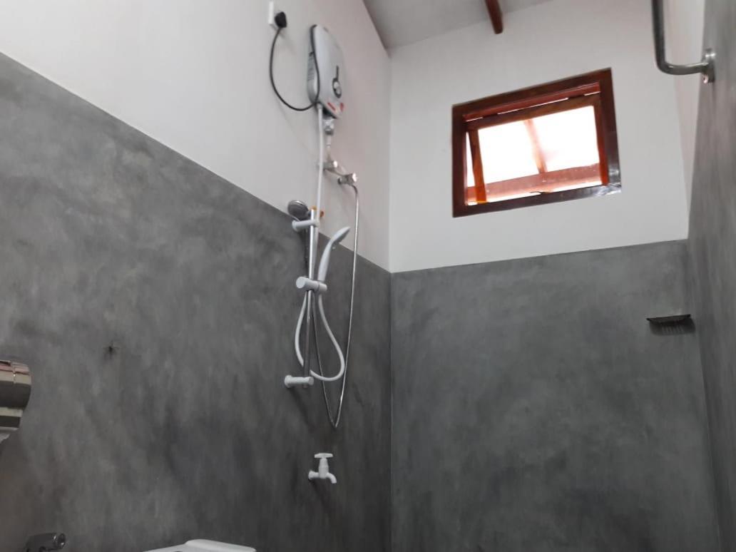 מלון אלה Induwara Guest מראה חיצוני תמונה
